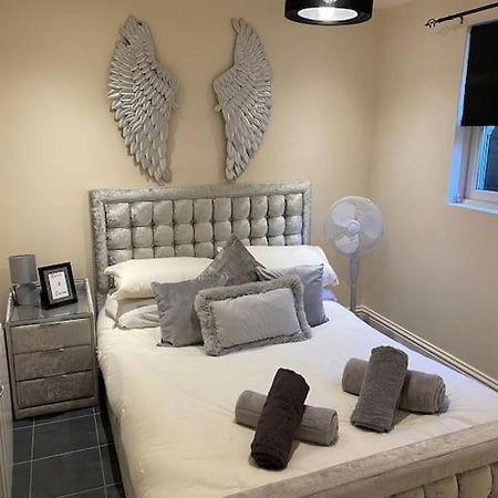 Апартаменты Flat 3 Meadow View Cozy Getaway Hurst Экстерьер фото